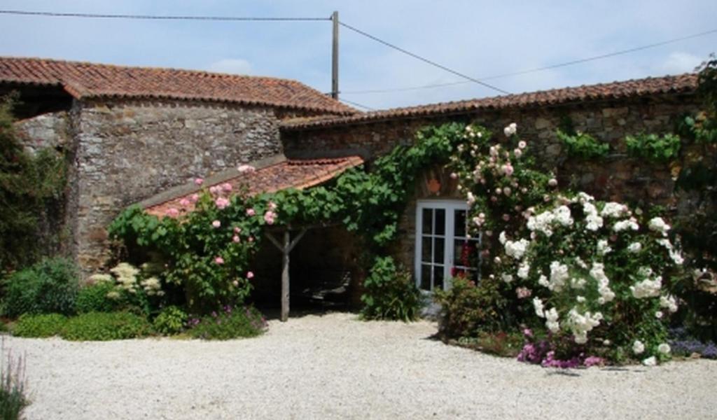 Relais De La Riniere Bed & Breakfast Le Landreau Exterior photo