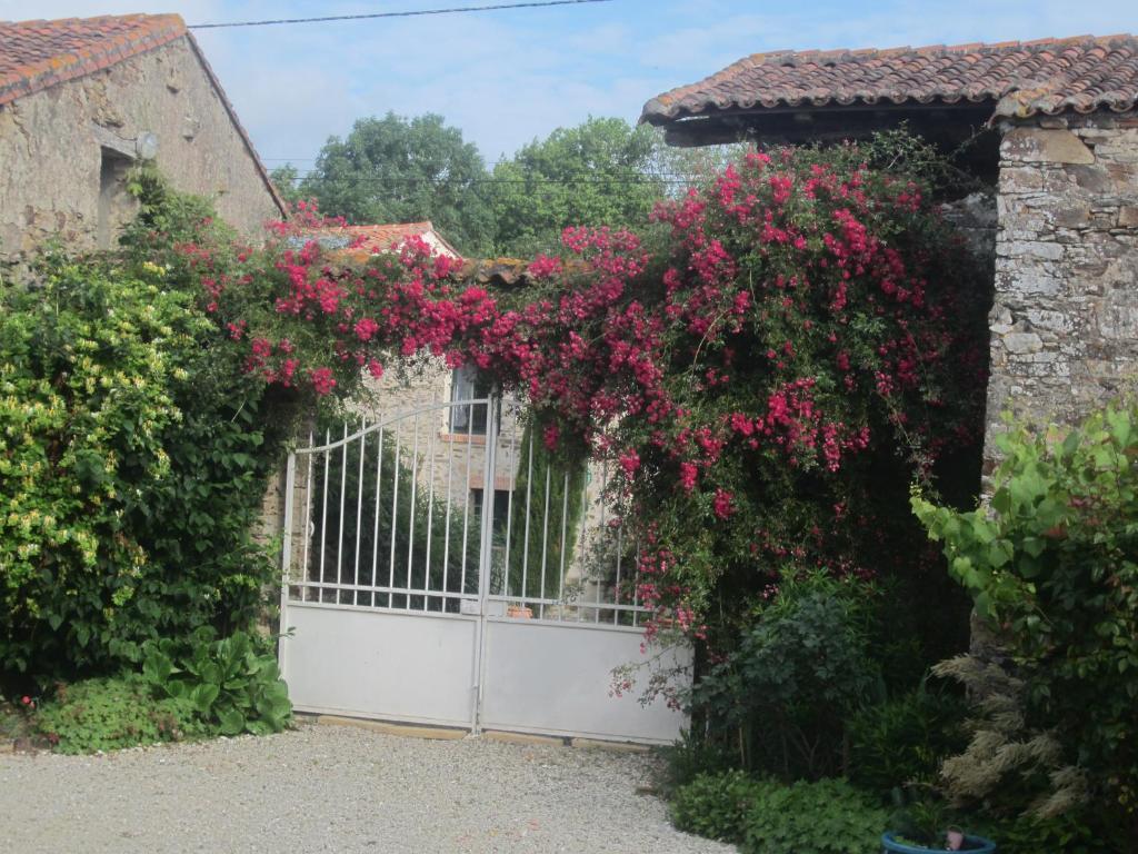 Relais De La Riniere Bed & Breakfast Le Landreau Exterior photo